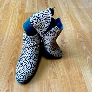 Suede Leopardprint Booties